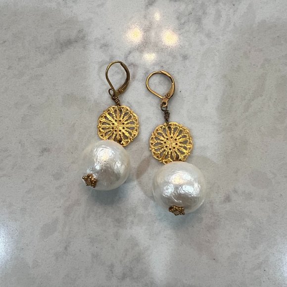 Pearl and golf fishhook earrings - Picture 2 of 5